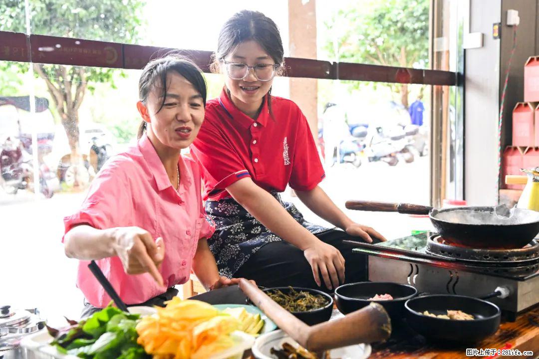 全网追的“扁担女孩”，找了一份暑假工，时薪12元 - 台州生活资讯 - 台州28生活网 tz.28life.net